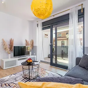 Apartment M****, New + Parking, Pula
