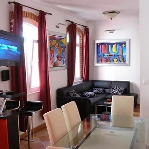 Artistic Apartment Split