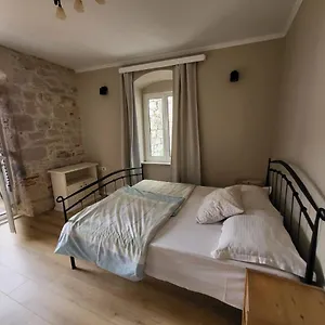 Devivi Apartment Split