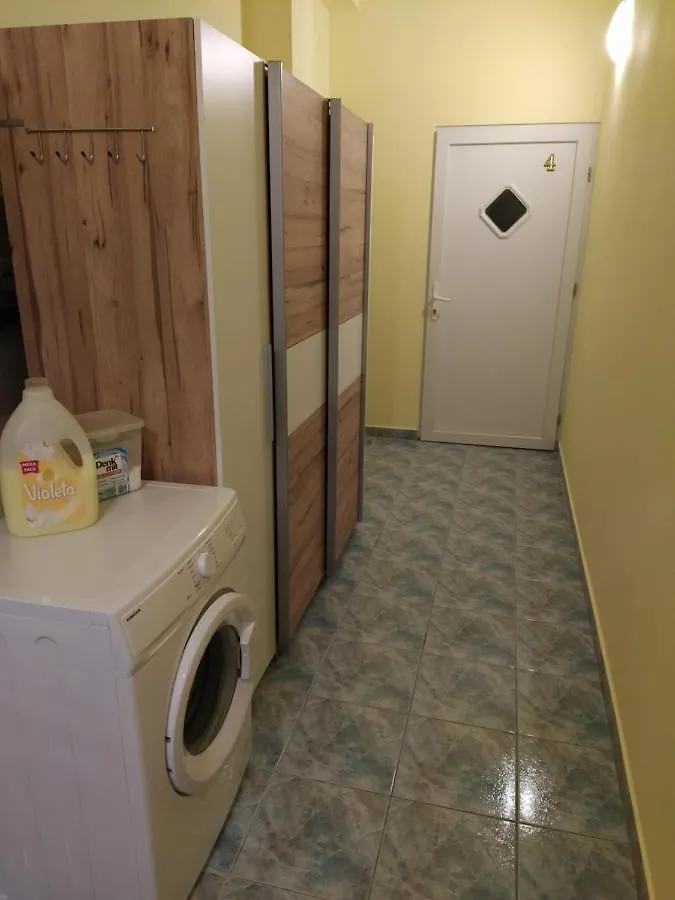 Dejan Apartment 3-Free Parking Near Arena In City Center, Near Bus, Train, Ferry, Airport Shuttle  Pula