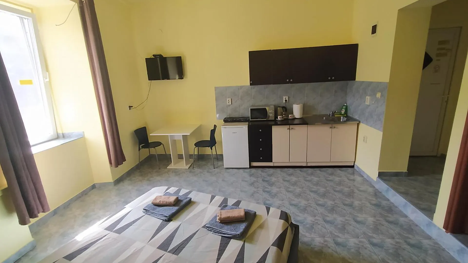 Dejan Apartment 3-Free Parking Near Arena In City Center, Near Bus, Train, Ferry, Airport Shuttle  Pula