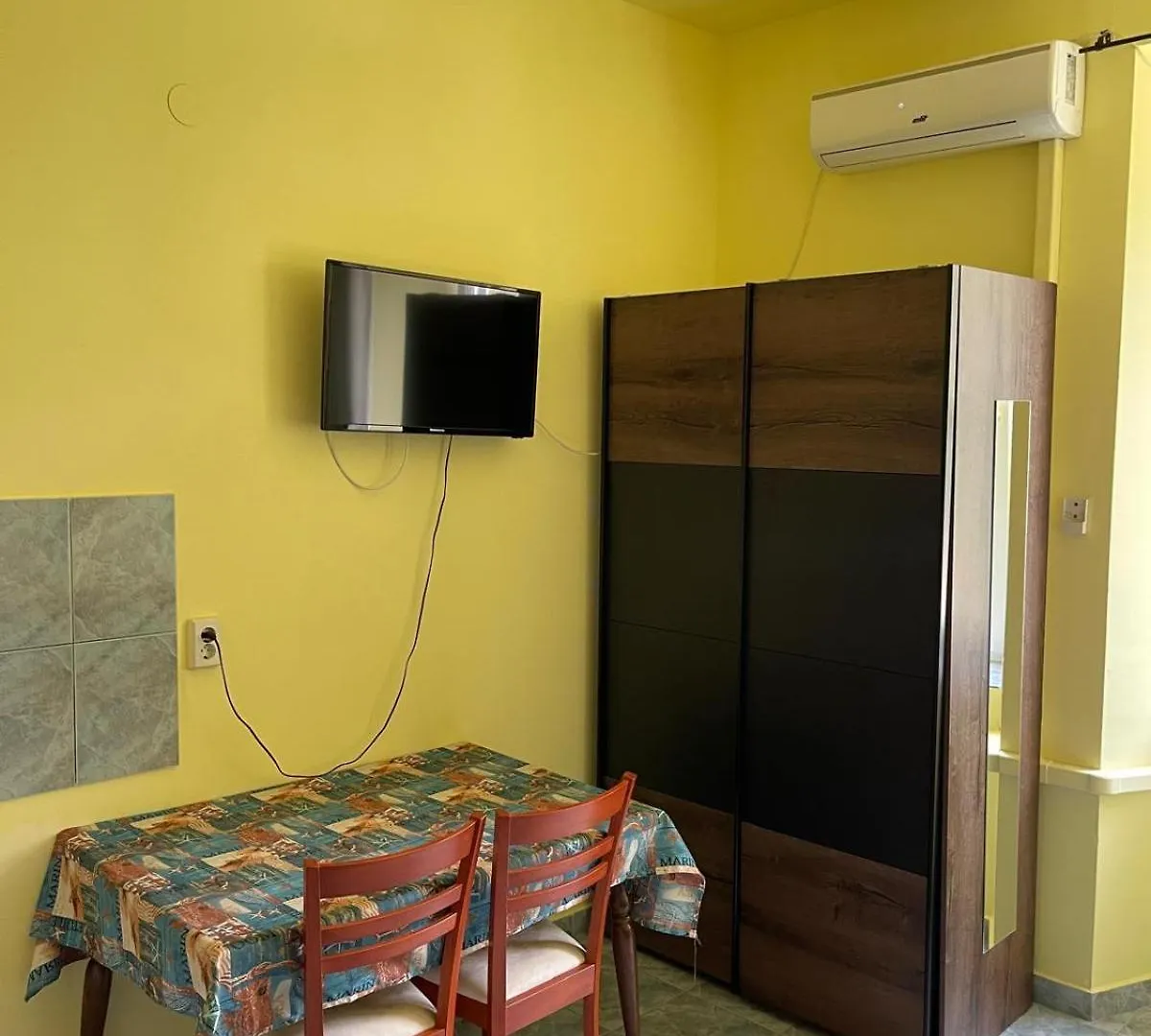 Dejan Apartment 3-Free Parking Near Arena In City Center, Near Bus, Train, Ferry, Airport Shuttle Croatia