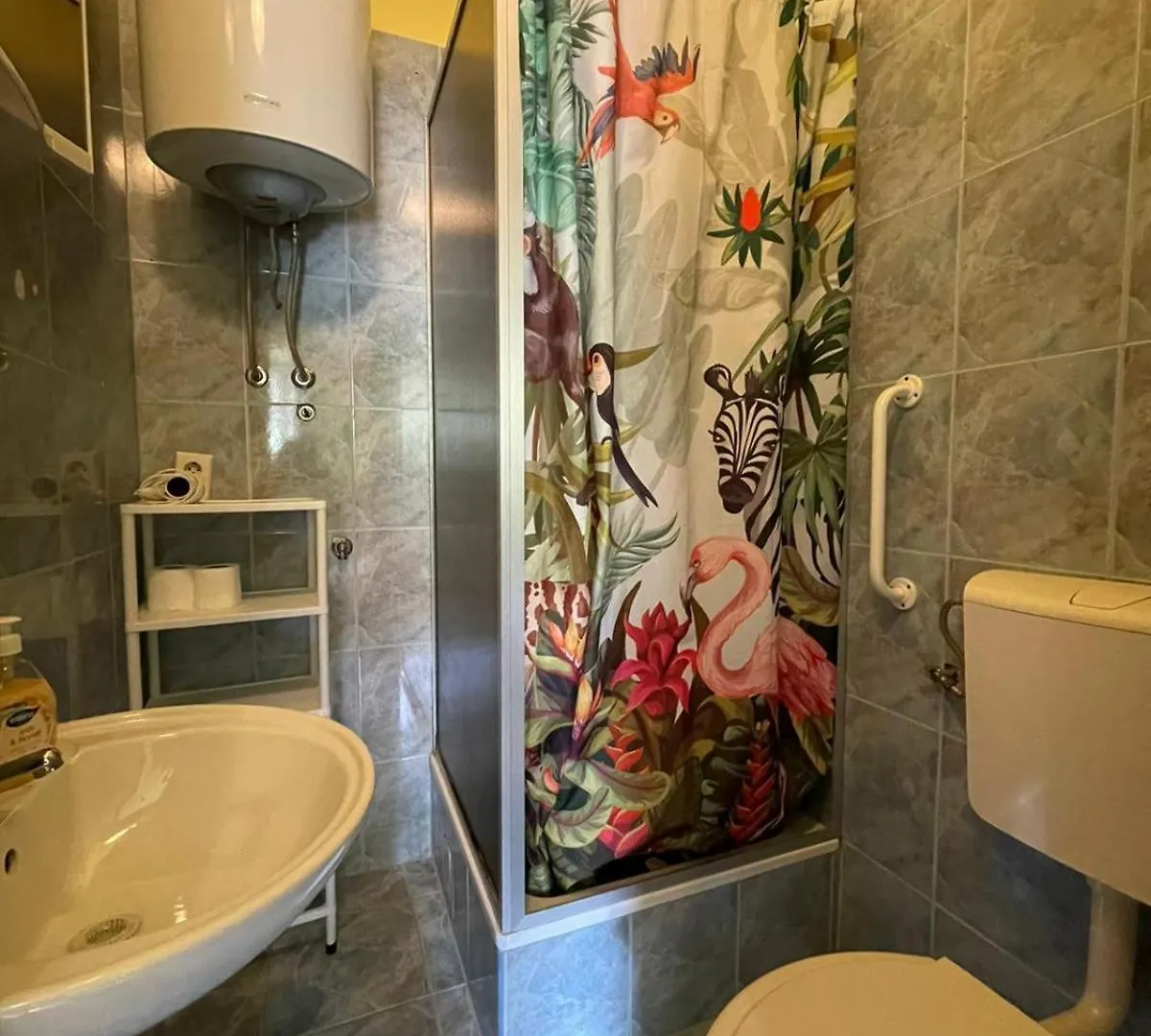 Dejan Apartment 3-Free Parking Near Arena In City Center, Near Bus, Train, Ferry, Airport Shuttle