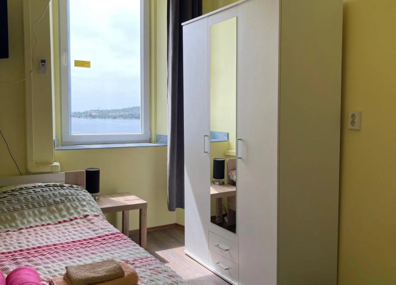 Dejan Apartment 3-Free Parking Near Arena In City Center, Near Bus, Train, Ferry, Airport Shuttle