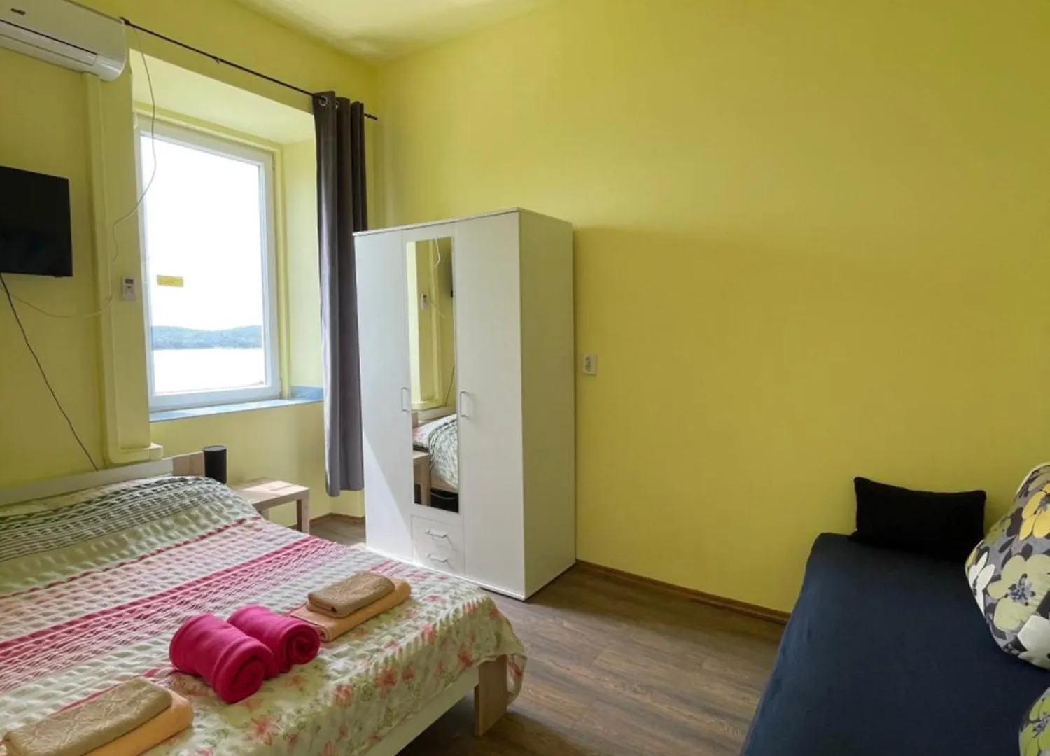Dejan Apartment 3-Free Parking Near Arena In City Center, Near Bus, Train, Ferry, Airport Shuttle