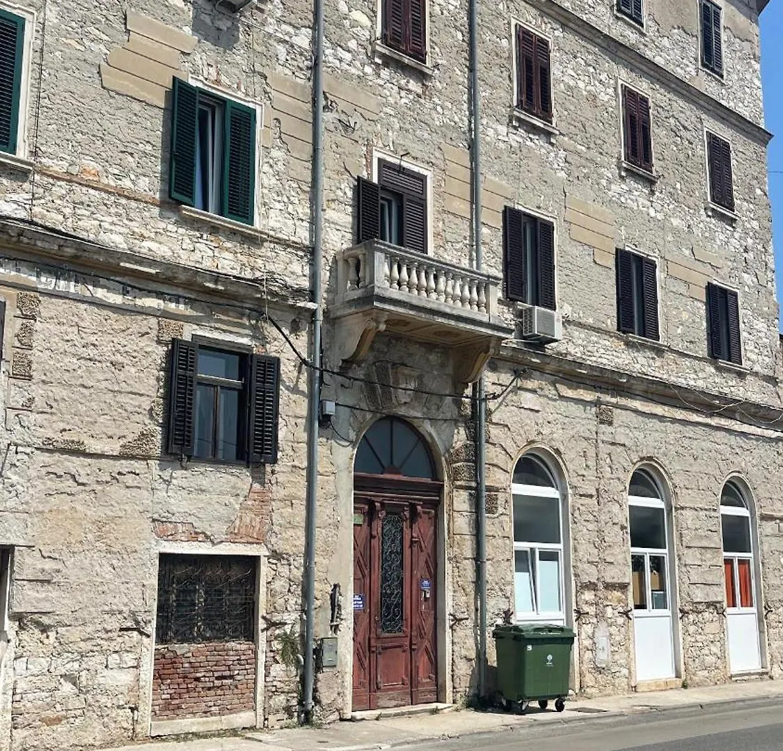Dejan Apartment 3-Free Parking Near Arena In City Center, Near Bus, Train, Ferry, Airport Shuttle Pula